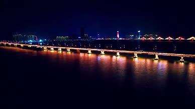 航拍江西南昌大桥夜景城市交通车流视频的预览图